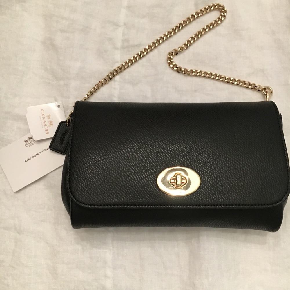 FLASH SALE!!! NWT Coach Pebble Leather Clutch